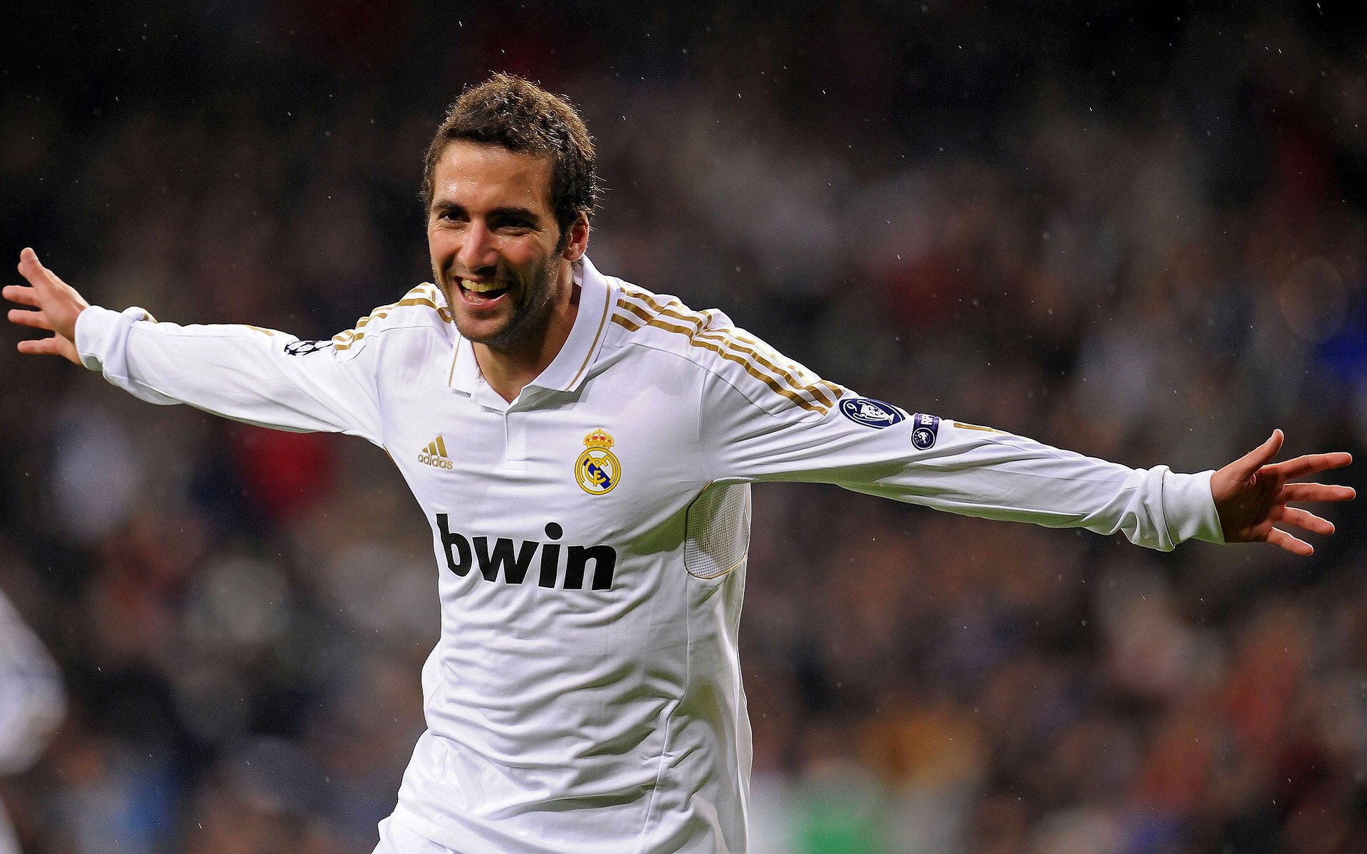 青少年足球学校招生火热，家长热情高涨，青少年足球培训招生渠道